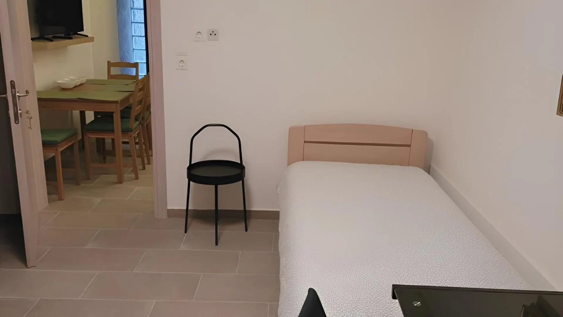 Spacious 4 Bedroom Apartment By Agios Dimitrios Thessaloníki