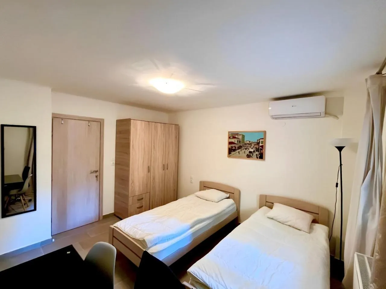 Spacious 4 Bedroom Apartment By Agios Dimitrios Thessaloníki Grekland
