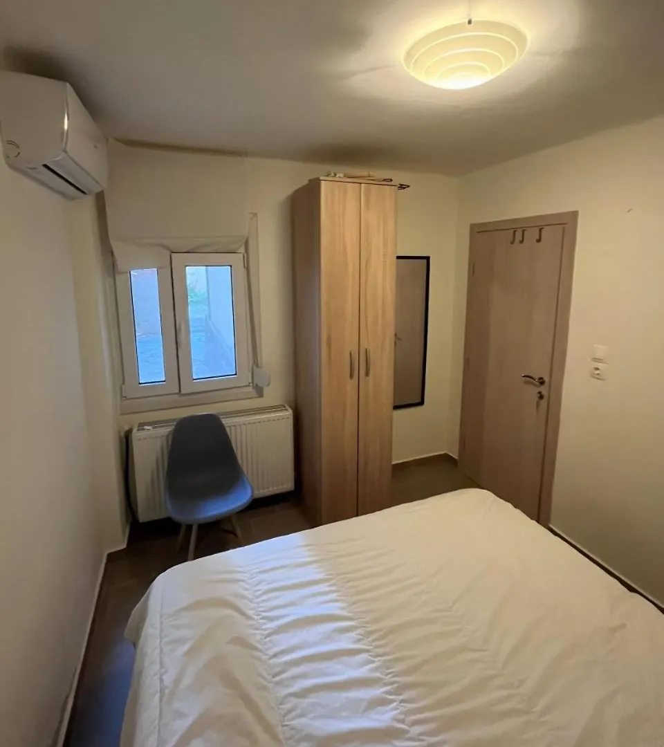 Spacious 4 Bedroom Apartment By Agios Dimitrios Thessaloníki